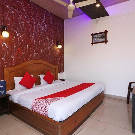 Oyo 80678 Shreenath Residency New Delhi Bagian luar foto