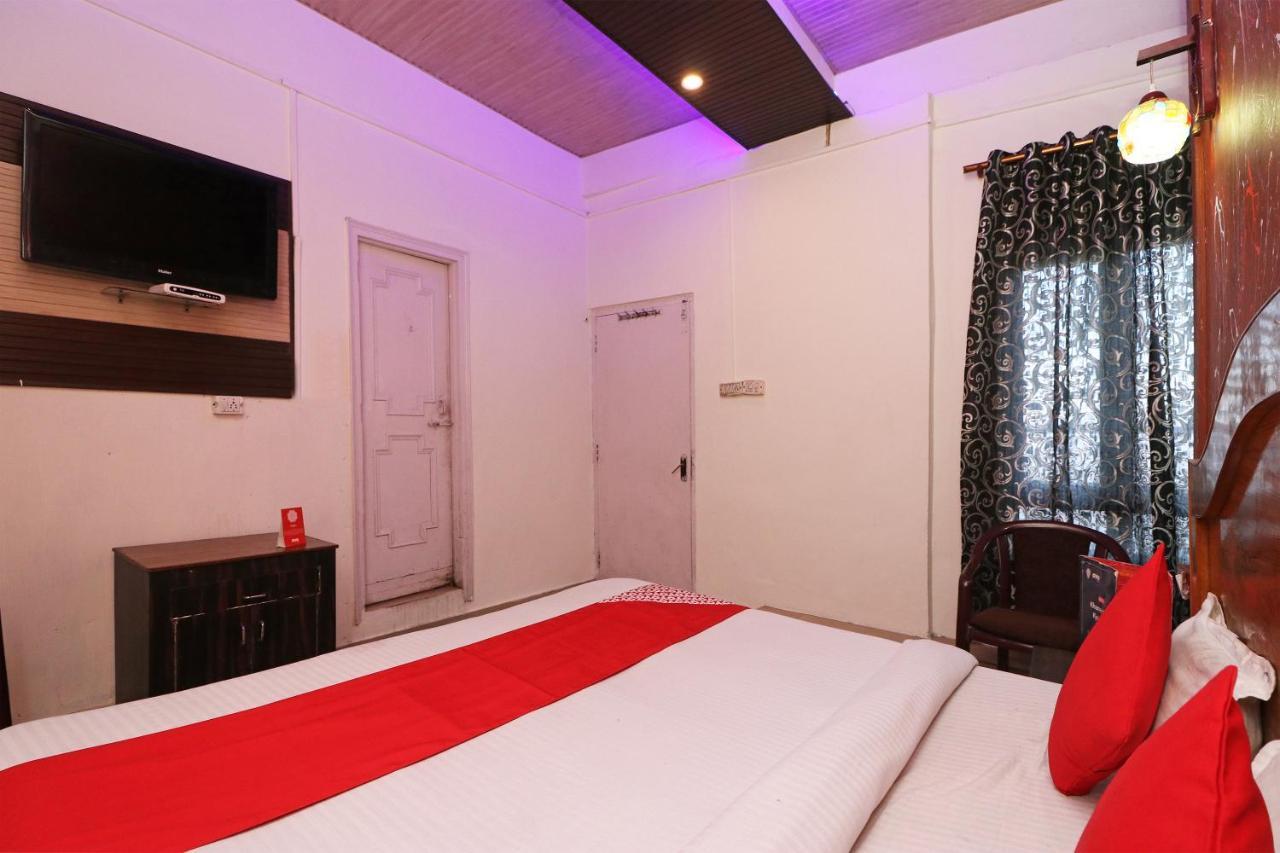 Oyo 80678 Shreenath Residency New Delhi Bagian luar foto