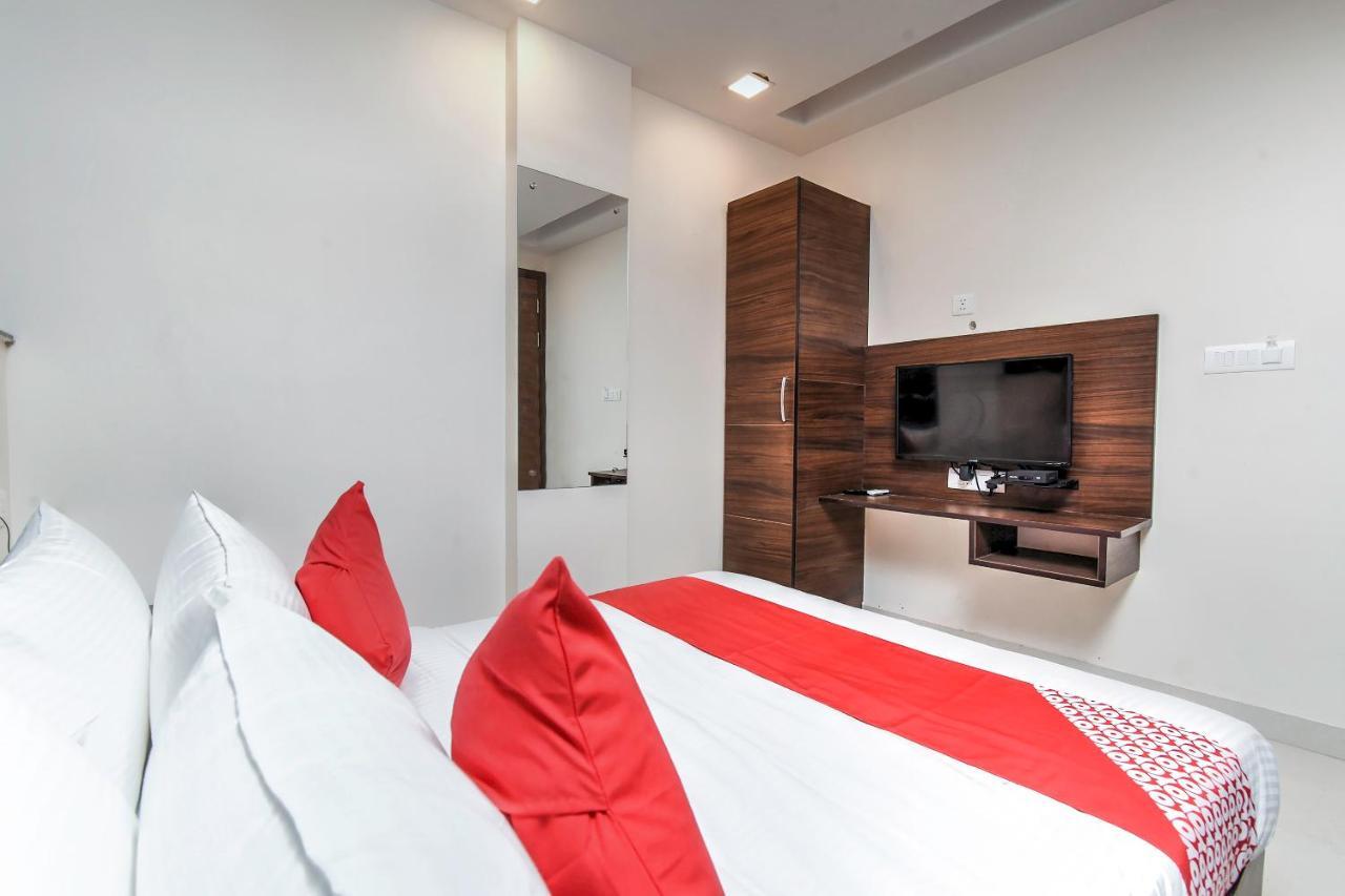 Oyo 80678 Shreenath Residency New Delhi Bagian luar foto