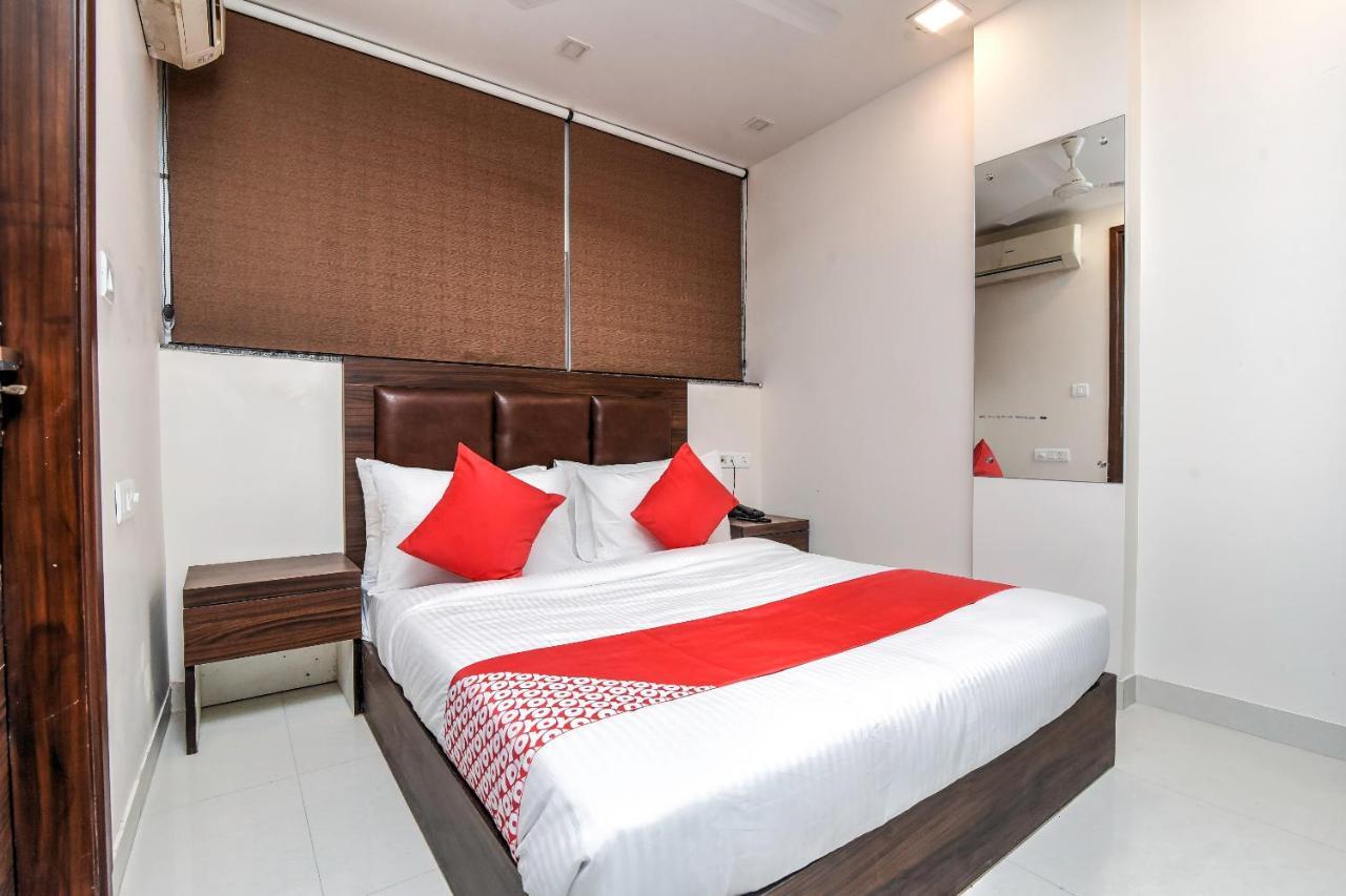 Oyo 80678 Shreenath Residency New Delhi Bagian luar foto