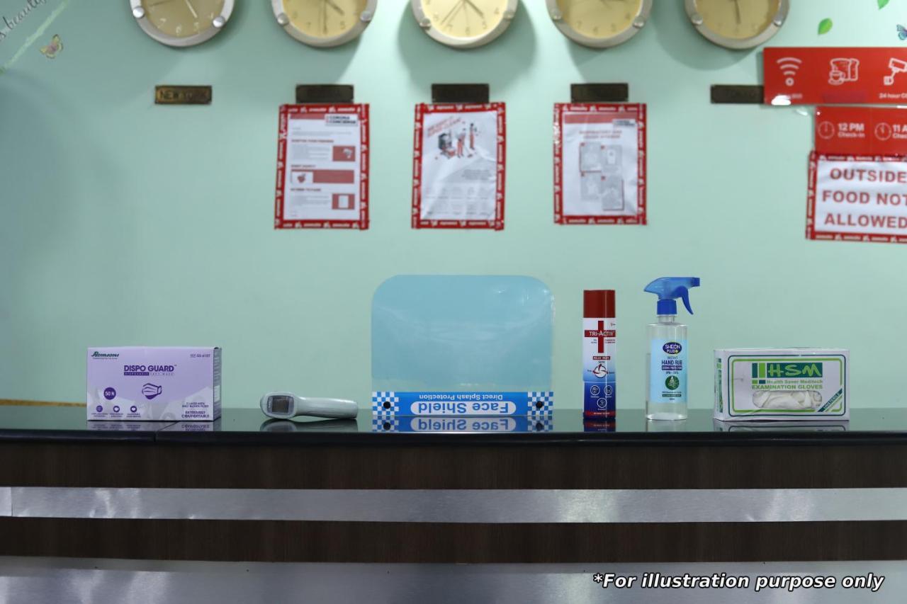 Oyo 80678 Shreenath Residency New Delhi Bagian luar foto