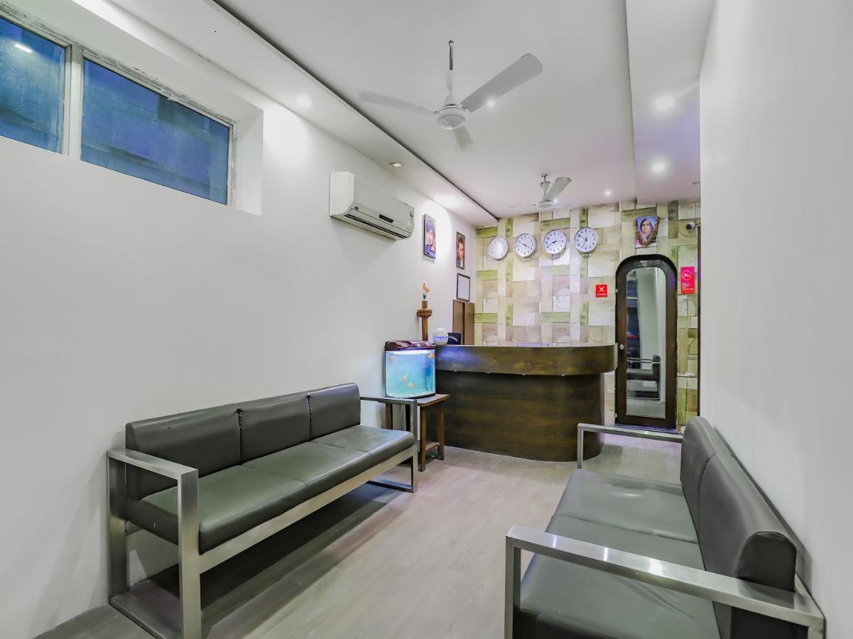 Oyo 80678 Shreenath Residency New Delhi Bagian luar foto