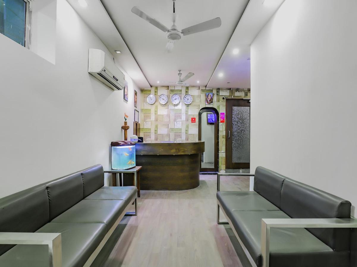 Oyo 80678 Shreenath Residency New Delhi Bagian luar foto